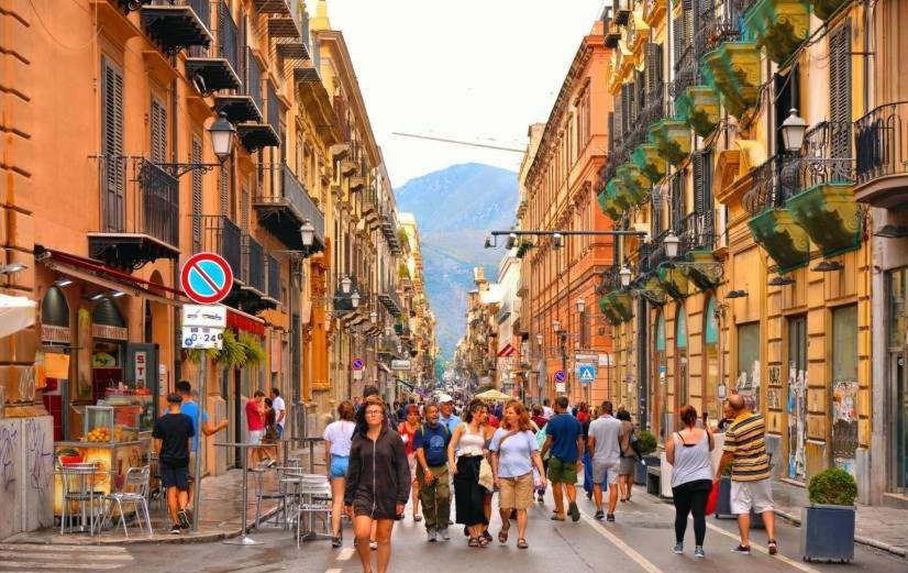 Apartament Dimora Di Maury A Due Passi Dai Trasporti E Da Ballaro Palermo Dış mekan fotoğraf
